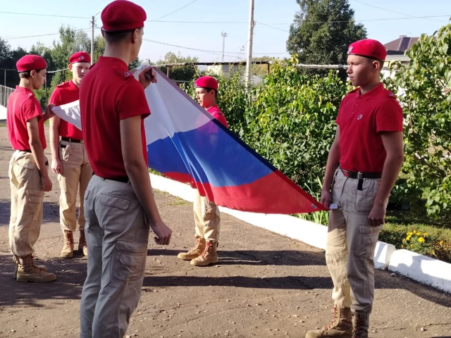 Традиционная еженедельная линейка.
